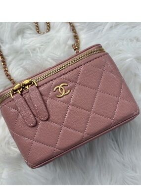 The price is firm Pink Quilted Mini Zipper Pouch with Gold Chain This is a new